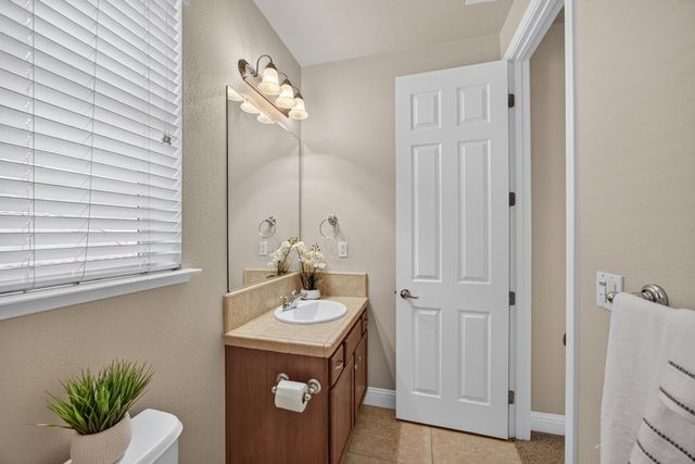 8221 ASHCREST Ln, Fair Oaks, CA 95628