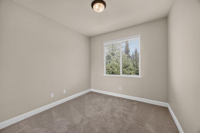 8221 ASHCREST Ln, Fair Oaks, CA 95628
