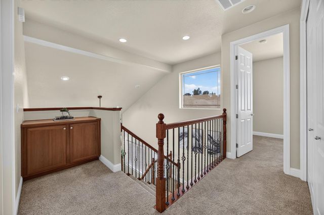 8221 ASHCREST Ln, Fair Oaks, CA 95628