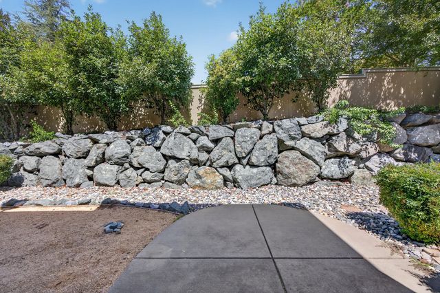8221 ASHCREST Ln, Fair Oaks, CA 95628