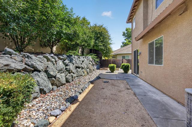 8221 ASHCREST Ln, Fair Oaks, CA 95628