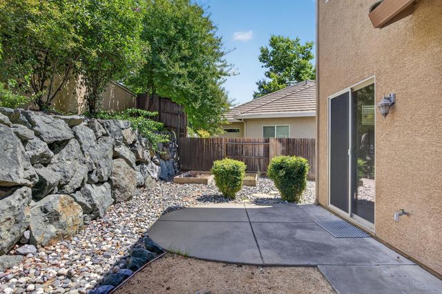8221 ASHCREST Ln, Fair Oaks, CA 95628