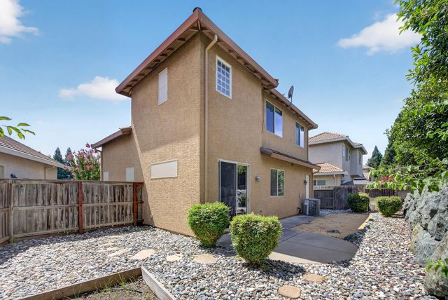 8221 ASHCREST Ln, Fair Oaks, CA 95628