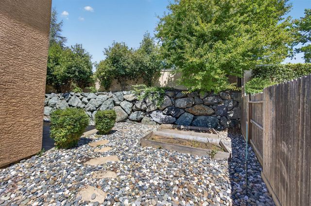 8221 ASHCREST Ln, Fair Oaks, CA 95628
