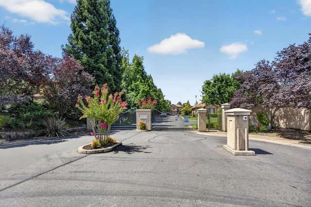 8221 ASHCREST Ln, Fair Oaks, CA 95628