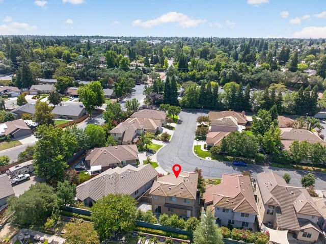 8221 ASHCREST Ln, Fair Oaks, CA 95628