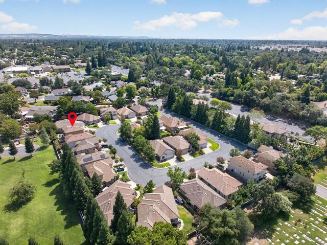 8221 ASHCREST Ln, Fair Oaks, CA 95628