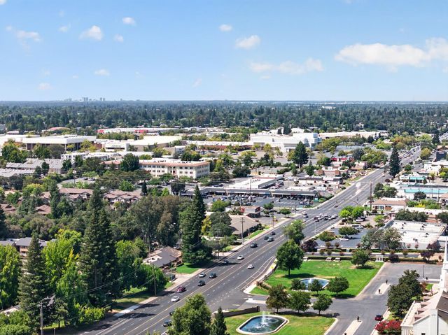 8221 ASHCREST Ln, Fair Oaks, CA 95628