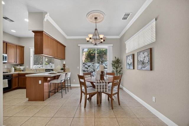 8221 ASHCREST Ln, Fair Oaks, CA 95628