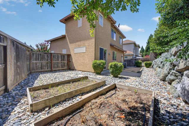 8221 ASHCREST Ln, Fair Oaks, CA 95628