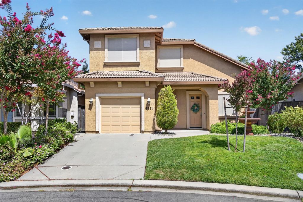 8221 ASHCREST Ln, Fair Oaks, CA 95628