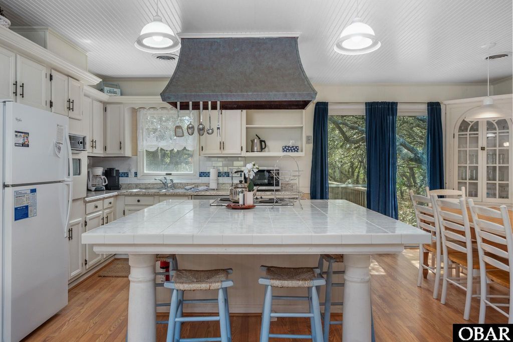 Image 12 of property listing at 15 Seventh Avenue Lot 10, Southern Shores, NC 27949