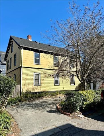 26 Calvert Street, Newport, RI 02840