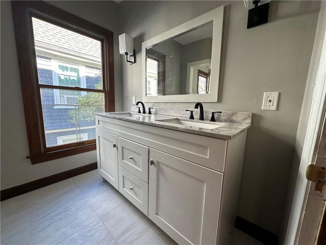 26 Calvert Street, Newport, RI 02840