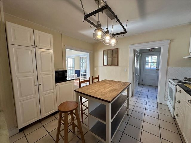 26 Calvert Street, Newport, RI 02840