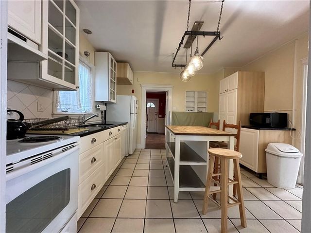 26 Calvert Street, Newport, RI 02840