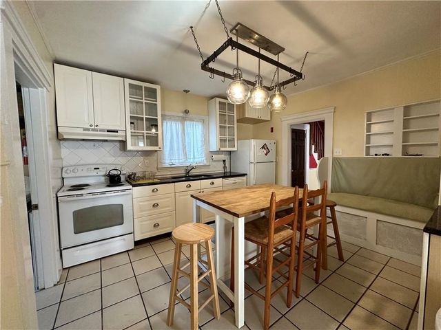 26 Calvert Street, Newport, RI 02840