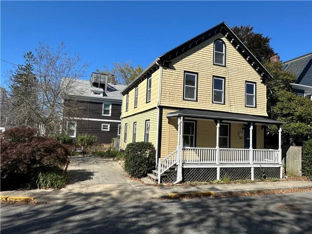 26 Calvert Street, Newport, RI 02840