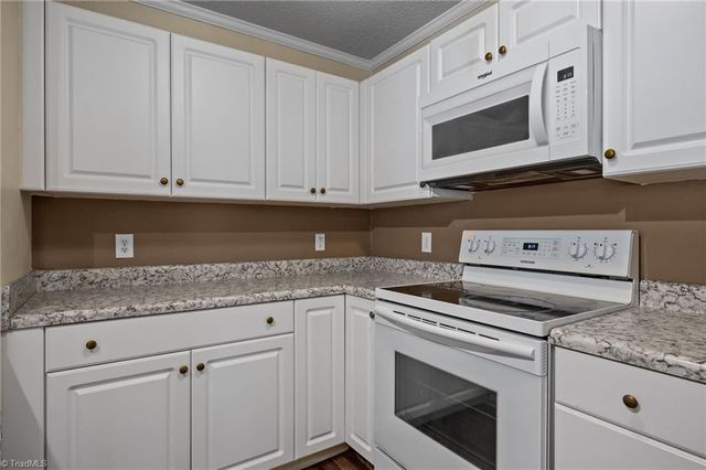 313 Mill Pond Drive, Winston-salem, NC 27106