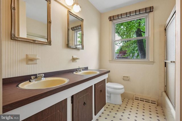 124 GREEN VALE RD, Cherry Hill, NJ 08034