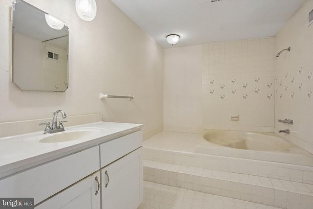 124 GREEN VALE RD, Cherry Hill, NJ 08034
