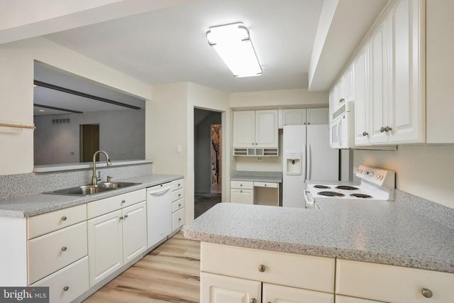 124 GREEN VALE RD, Cherry Hill, NJ 08034