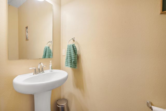 1715 Band Saw Place NW, Albuquerque, NM 87104