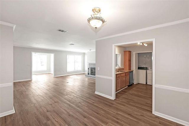 602 Abingdon Way, Atlanta, GA 30328