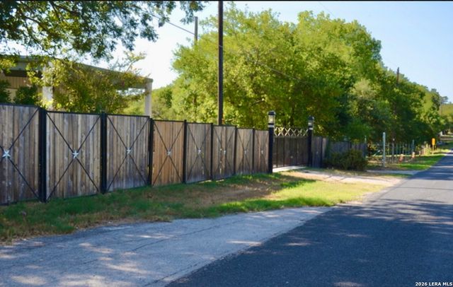 10130 Obrien, Atascosa, TX 78002