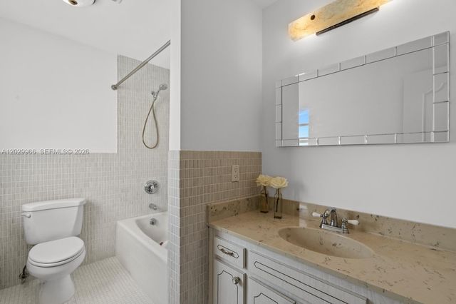 9341 E Bay Harbor Dr PH-B, Bay Harbor Islands, FL 33154