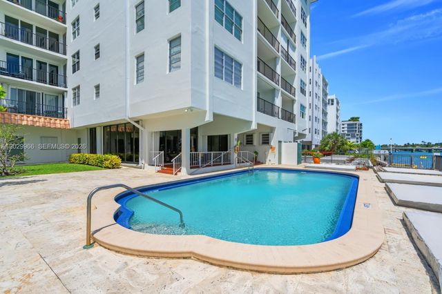 9341 E Bay Harbor Dr PH-B, Bay Harbor Islands, FL 33154