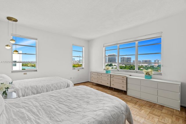 9341 E Bay Harbor Dr PH-B, Bay Harbor Islands, FL 33154