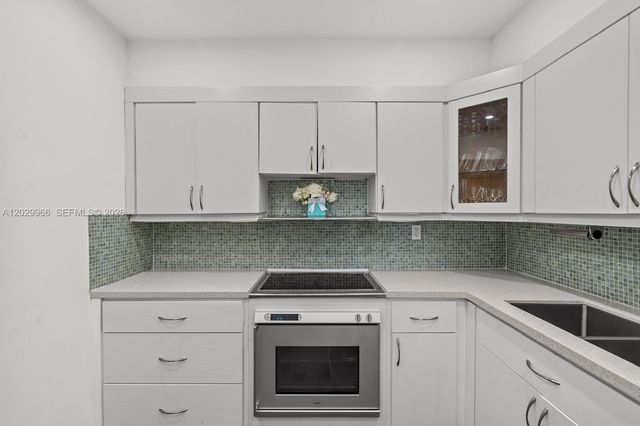 9341 E Bay Harbor Dr PH-B, Bay Harbor Islands, FL 33154