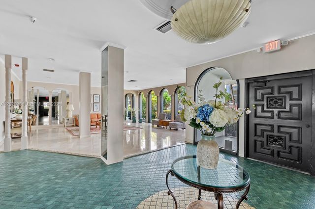 9341 E Bay Harbor Dr PH-B, Bay Harbor Islands, FL 33154