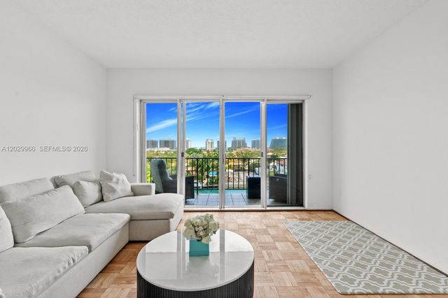 9341 E Bay Harbor Dr PH-B, Bay Harbor Islands, FL 33154