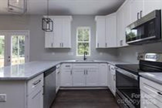 215 Ross Avenue, Charlotte, NC 28208