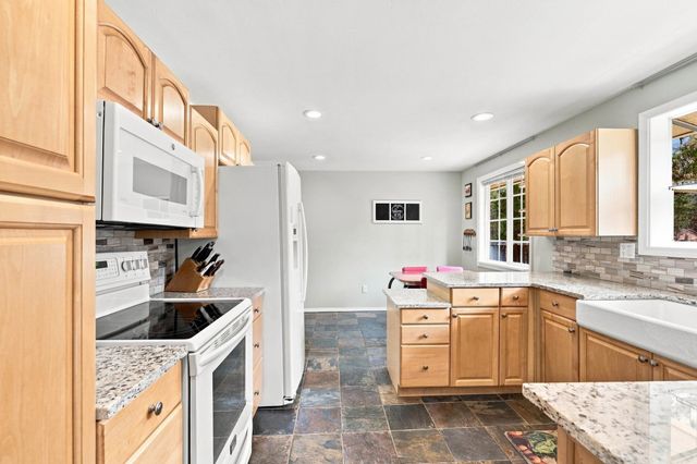 15025 N Little Spokane Dr, Spokane, WA 99208