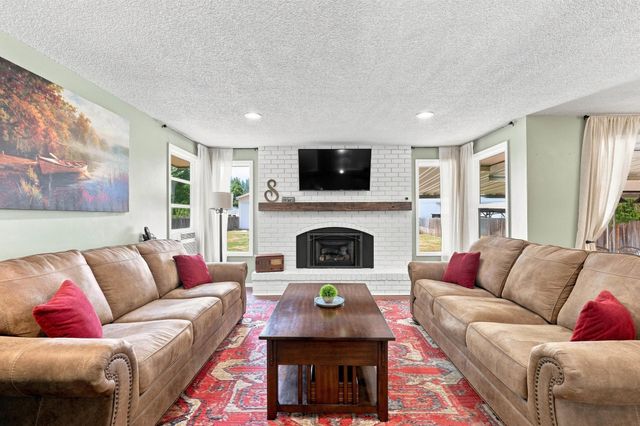 15025 N Little Spokane Dr, Spokane, WA 99208