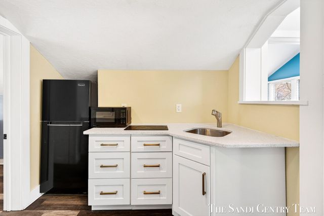 209 Clinton Avenue, Grand Haven, MI 49417