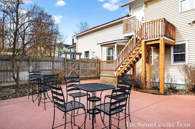 209 Clinton Avenue, Grand Haven, MI 49417