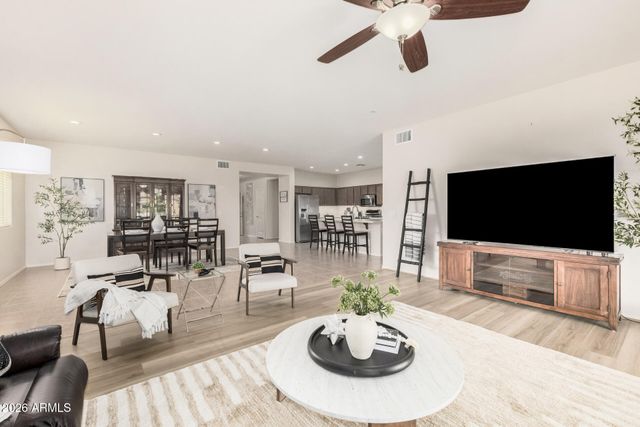 32245 N CAT HILLS Avenue, San Tan Valley, AZ 85144