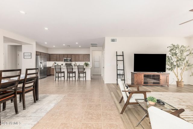 32245 N CAT HILLS Avenue, San Tan Valley, AZ 85144