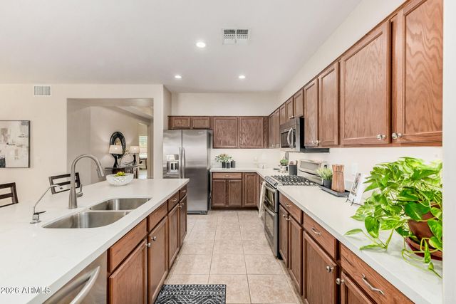 32245 N CAT HILLS Avenue, San Tan Valley, AZ 85144