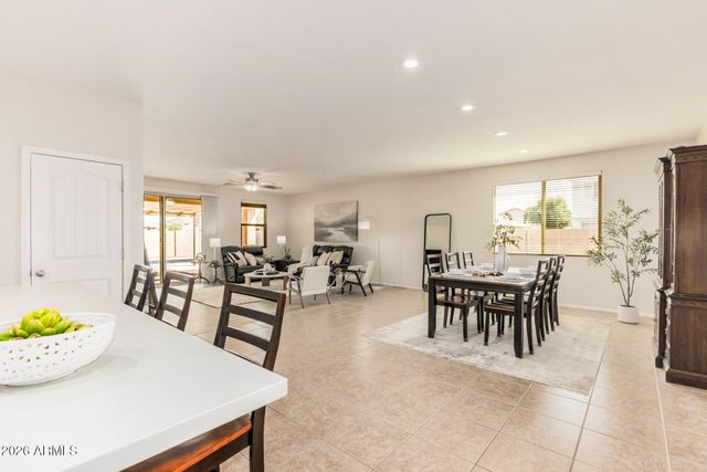 32245 N CAT HILLS Avenue, San Tan Valley, AZ 85144