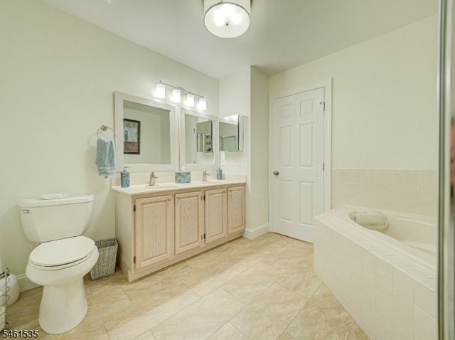 3402 Robinson Ct, Bridgewater Twp., NJ 08807