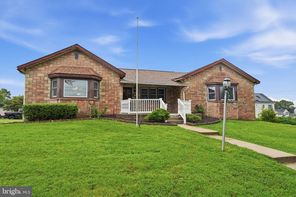 539 WALLACE AVE, BENSALEM, PA 19020 — exterior