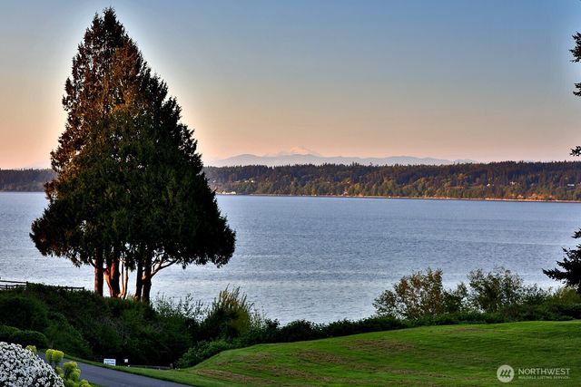 4654 Strawbridge Lane, Langley, WA 98260