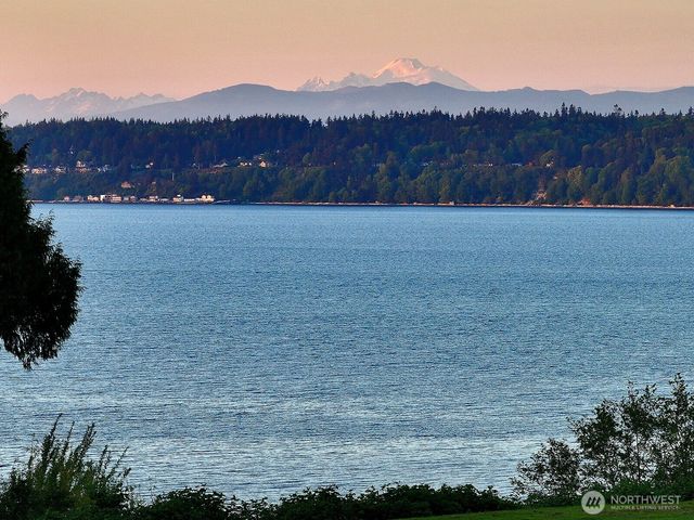 4654 Strawbridge Lane, Langley, WA 98260
