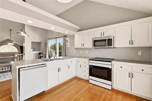 21109 E 50th Street Court NW, Blue Springs, MO 64015