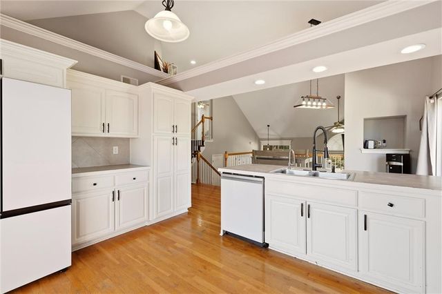 21109 E 50th Street Court NW, Blue Springs, MO 64015